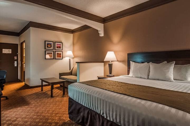 Room 4 of 16