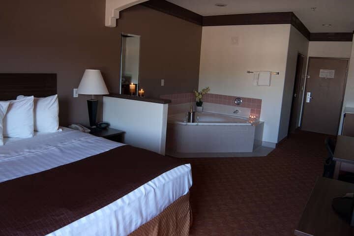 Room 5 of 16